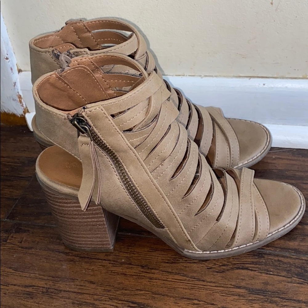 Universal Thread Heels